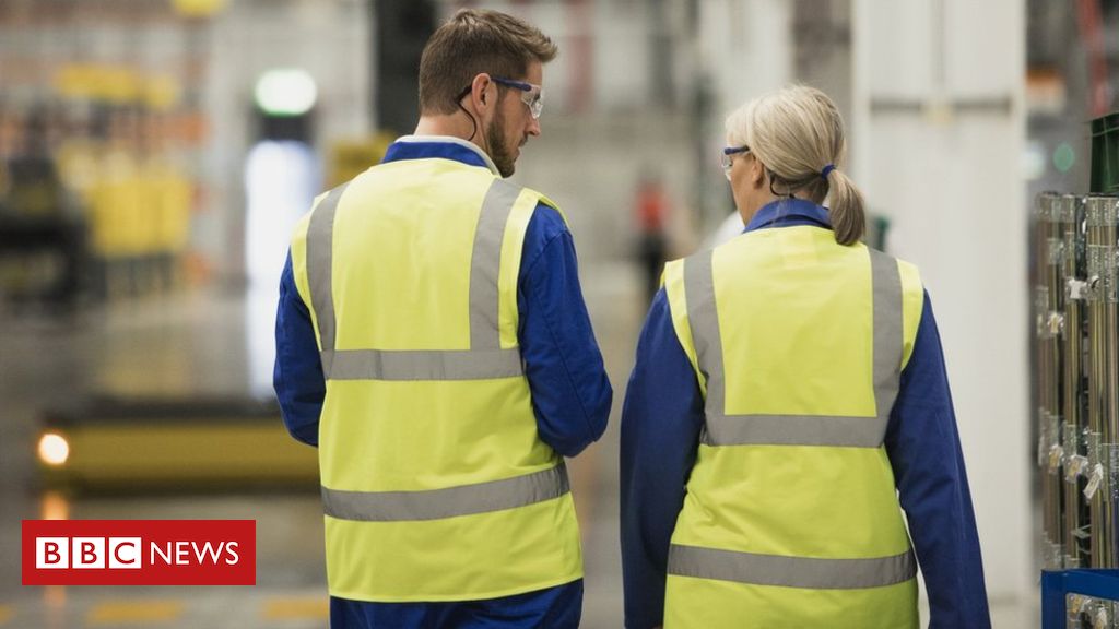 Gender pay gap grows at hundreds of big firms