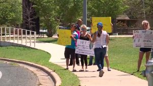 Northwest Austin group continues to protest City's purchase of hotel for homelessness