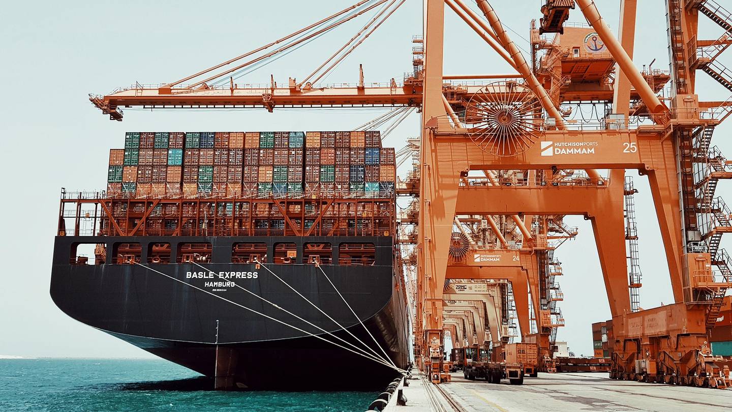 Saudi Ports Authority signs deal to build $27m logistics park at Dammam port